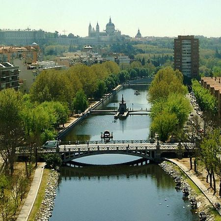 Petit House City Center Мадрид Екстериор снимка