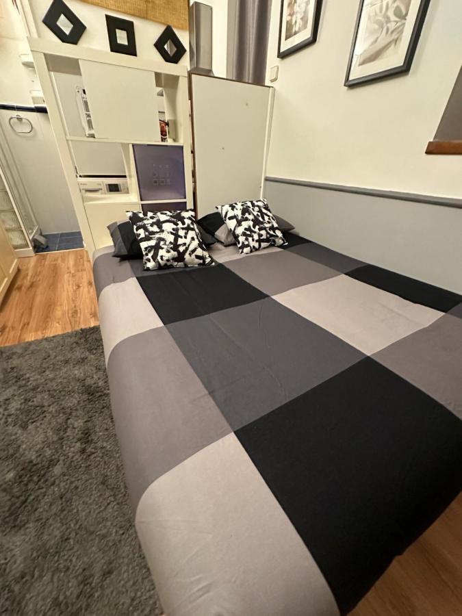 Petit House City Center Мадрид Екстериор снимка