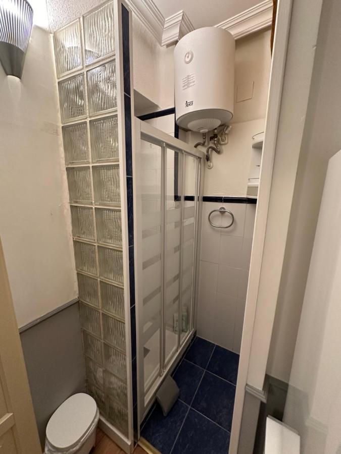Petit House City Center Мадрид Екстериор снимка